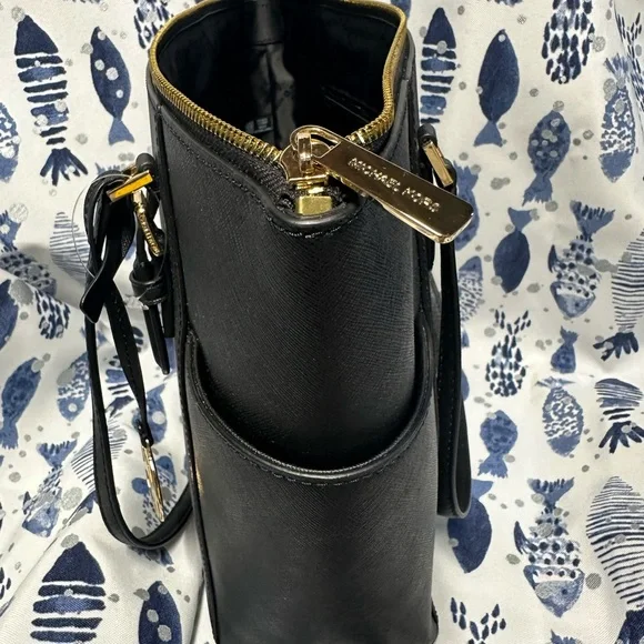 Michael Kors Elegant Black Tote with Gold Details - Picture 4 of 6